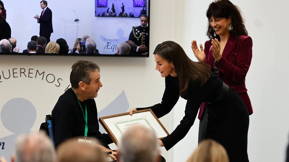 Queen Letizia Honors Juan Carlos Unzué with the 'Altavoz' Award