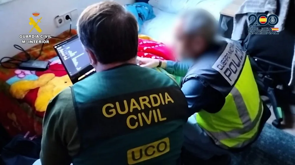 El peligroso hacker que robó a la Guardia Civil todos sus datos: un chaval de 18 años que estudia informática