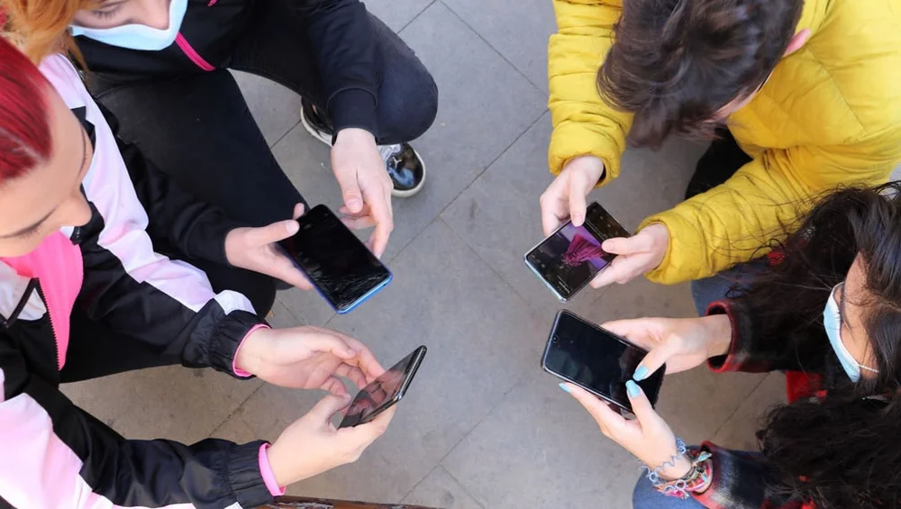 Cantabria to Monitor Implementation of Mobile Phone Ban in Schools