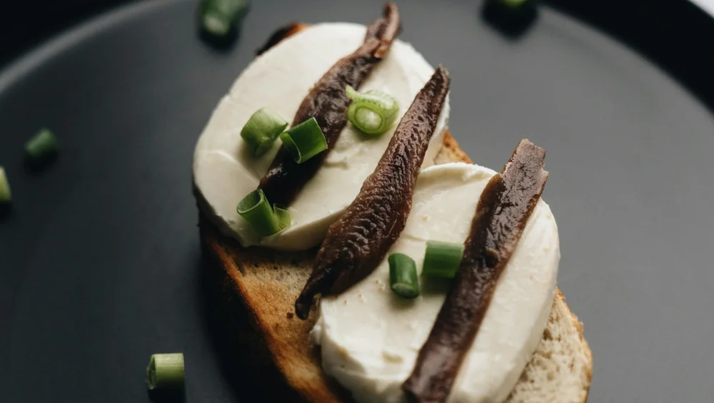 Nueve aperitivos con anchoas de Cantabria que debes probar