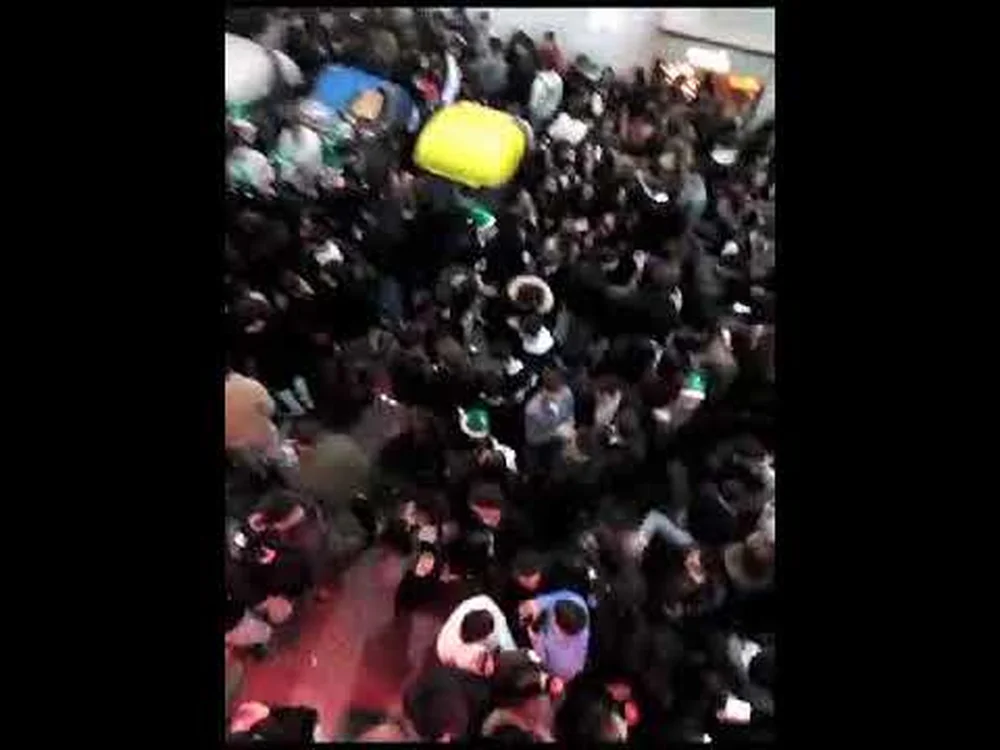 Así ha sido la tradicional tardebuena en Peña Herbosa, con miles de personas abarrotando la calle