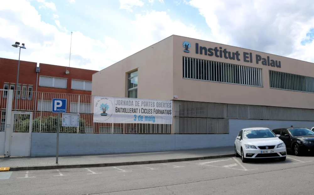 Spanish Nationalism: Teacher at Institut el Palau Cleared of Charges Amidst Ongoing Tensions