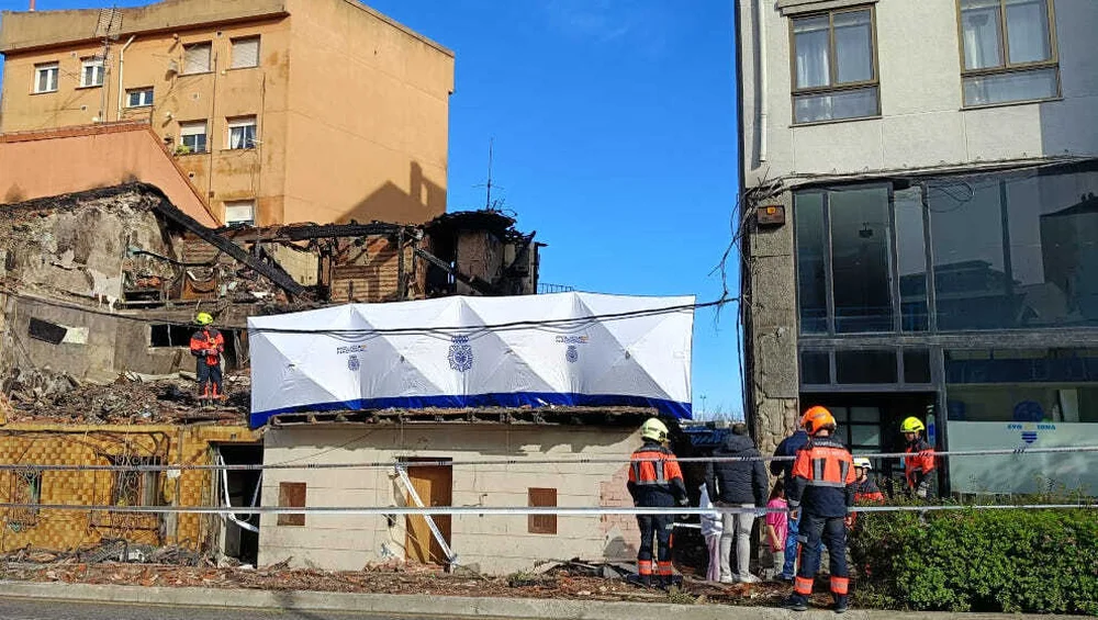 Police Forensics Investigate Collapse of La Albericia Building in Cantabria