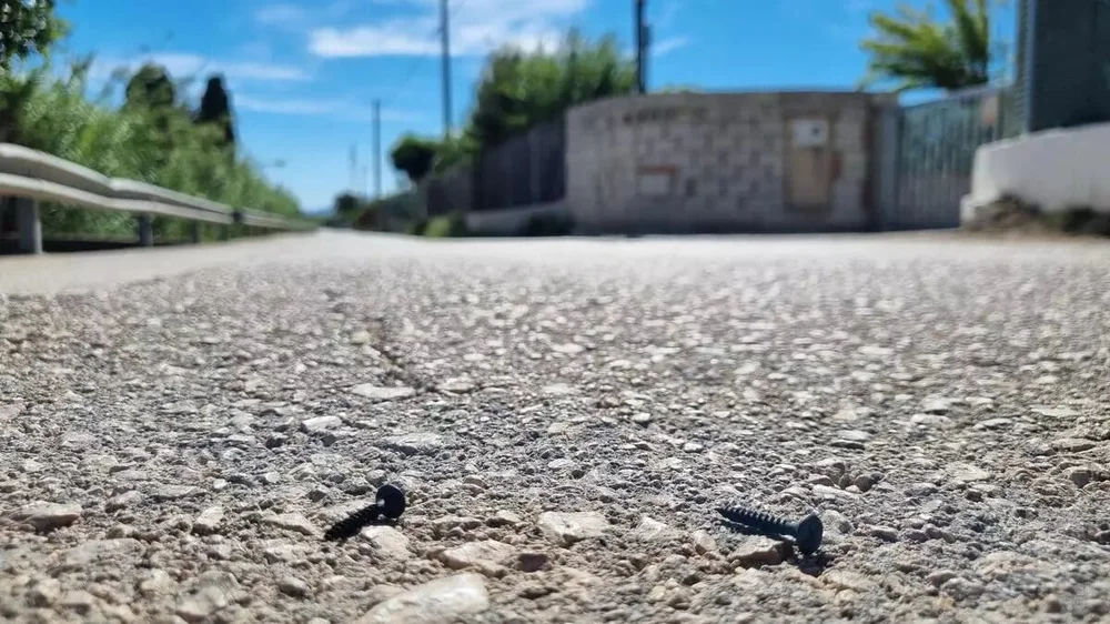 New Hazard on Spanish Roads: Nails and Metal Spikes Causing Concern