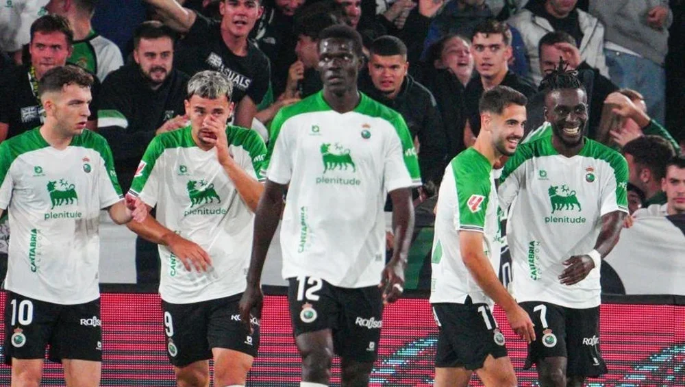 Racing de Santander Aims for Fifth Consecutive Victory to Extend Lead in Segunda División