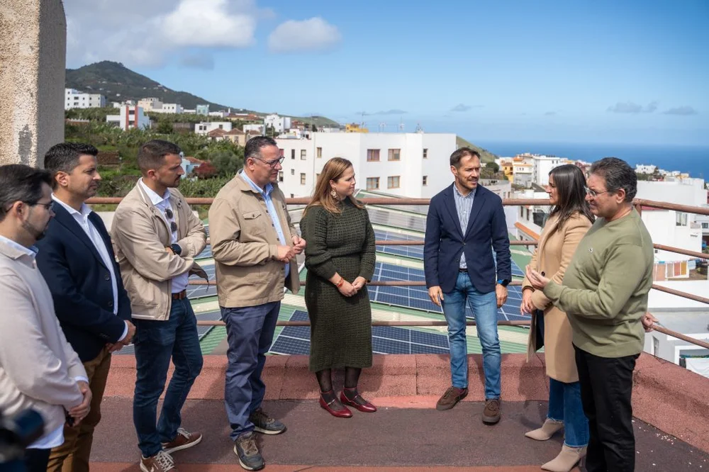 Educación y Transición Ecológica inauguran la primera instalación fotovoltaica del proyecto ‘Energía Bonita’ en La Palma