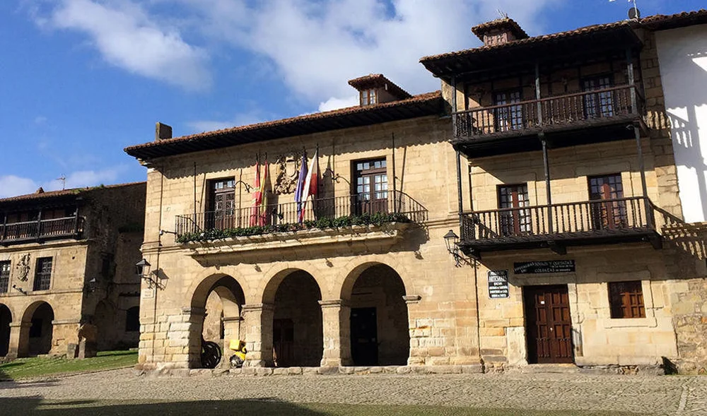 Demand for Immediate Resignation of Popular Party Councillor in Santillana del Mar Over Serious Irregularities