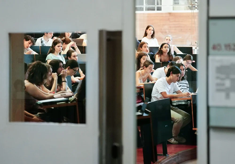 Spanish Government Announces Financial Aid for Students Studying from Home