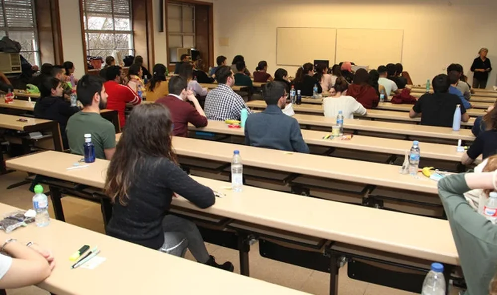 Record Number of Aspirants for Spain's MIR Exam in 2024