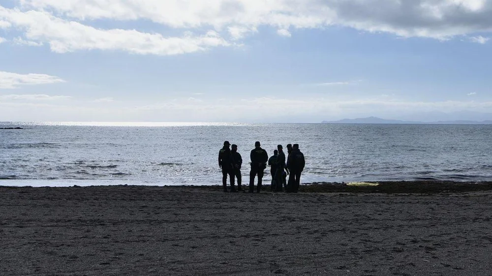 Aparece en Ceuta otro cadáver flotando en el mar con aletas y neopreno, el segundo esta semana