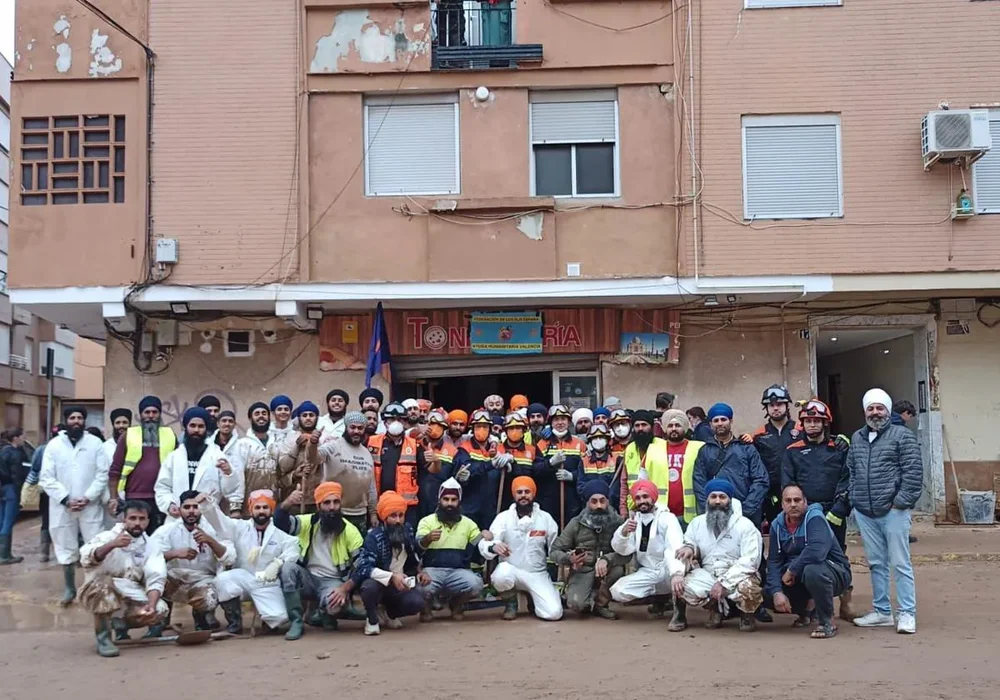 Volunteers Maintain Momentum in Relief Efforts Following Devastating Floods in Valencia