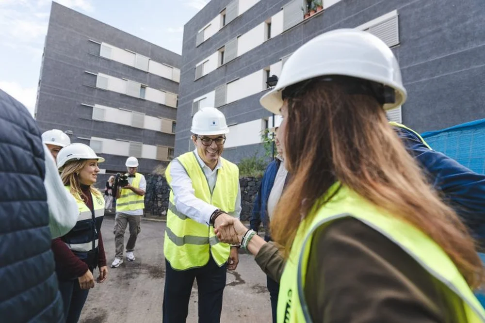 Pablo Rodríguez Inspects Progress on 65 Public Housing Units in La Orotava