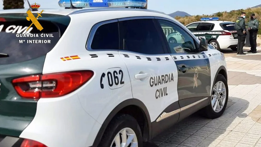 Woman Arrested by Guardia Civil While Stealing Microwave from Chalet in Isla, Cantabria