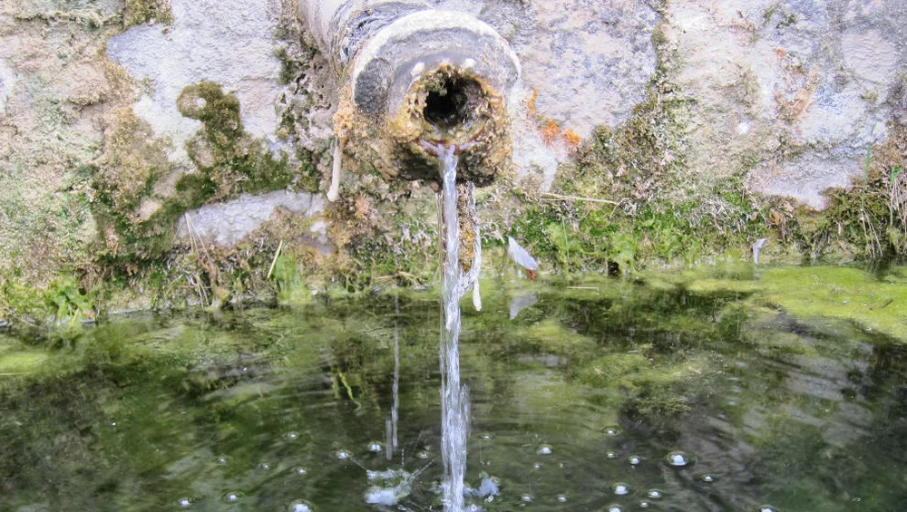 Water Supply Halted in Santander After Detection of Oil-Like Substance