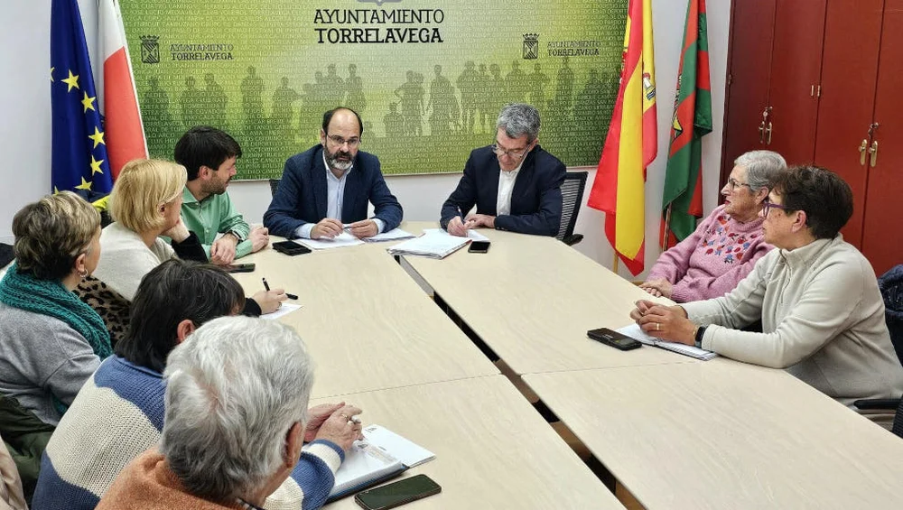 Torrelavega Municipal Palace Renovation Gains Momentum as Town Hall Meets with Neighborhood Union