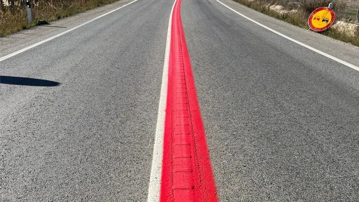 DGT Introduces Red Lines on High-Risk Road Sections in Spain