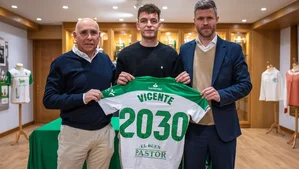 Inigo Vicente Extends Contract with Racing de Santander Until 2028